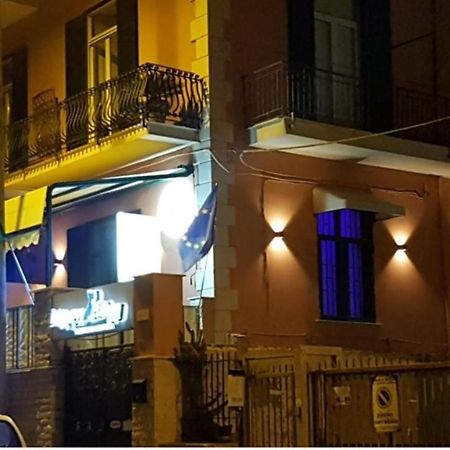 Hotel Taromy Наполи Екстериор снимка
