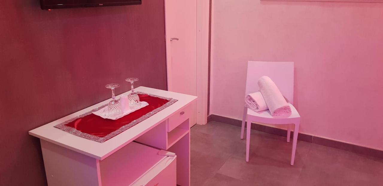 Hotel Taromy Наполи Екстериор снимка