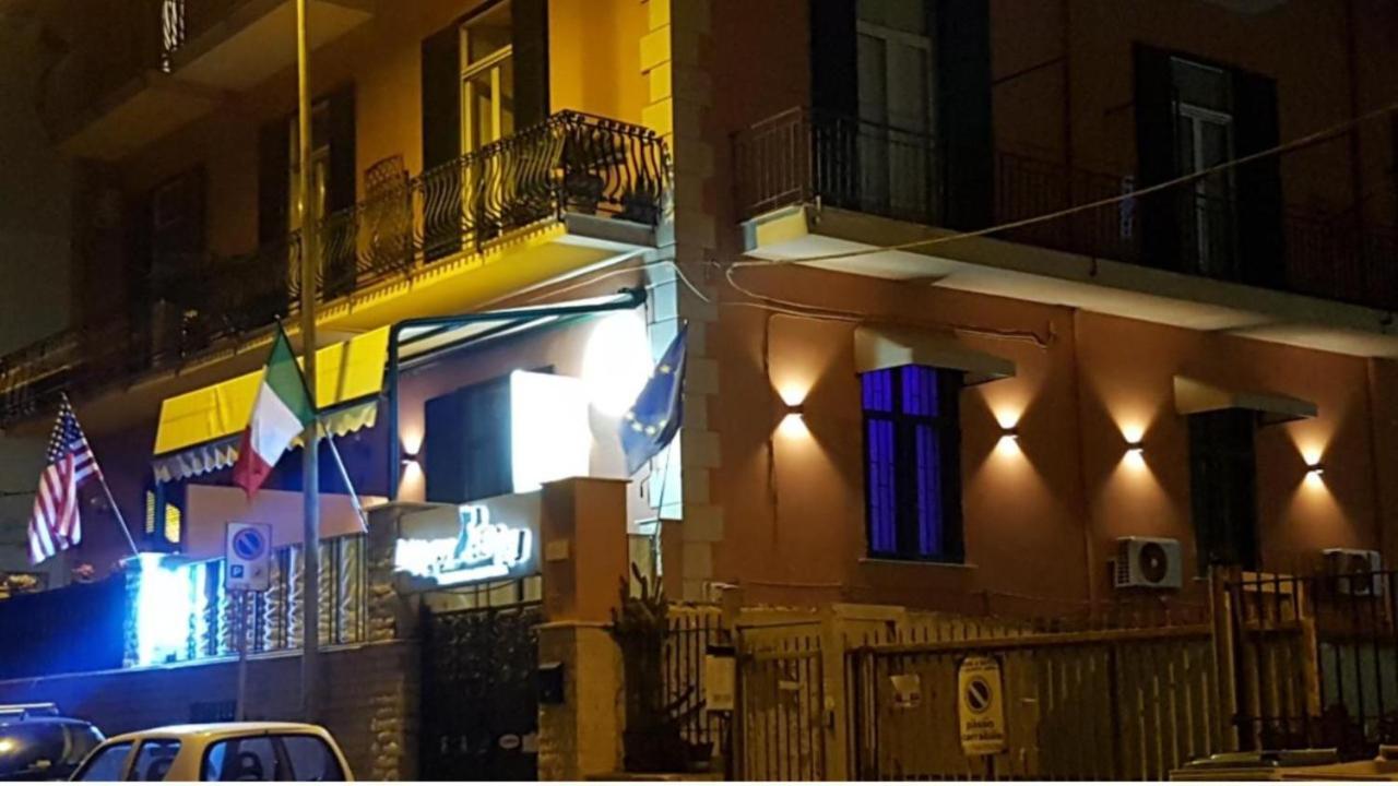 Hotel Taromy Наполи Екстериор снимка