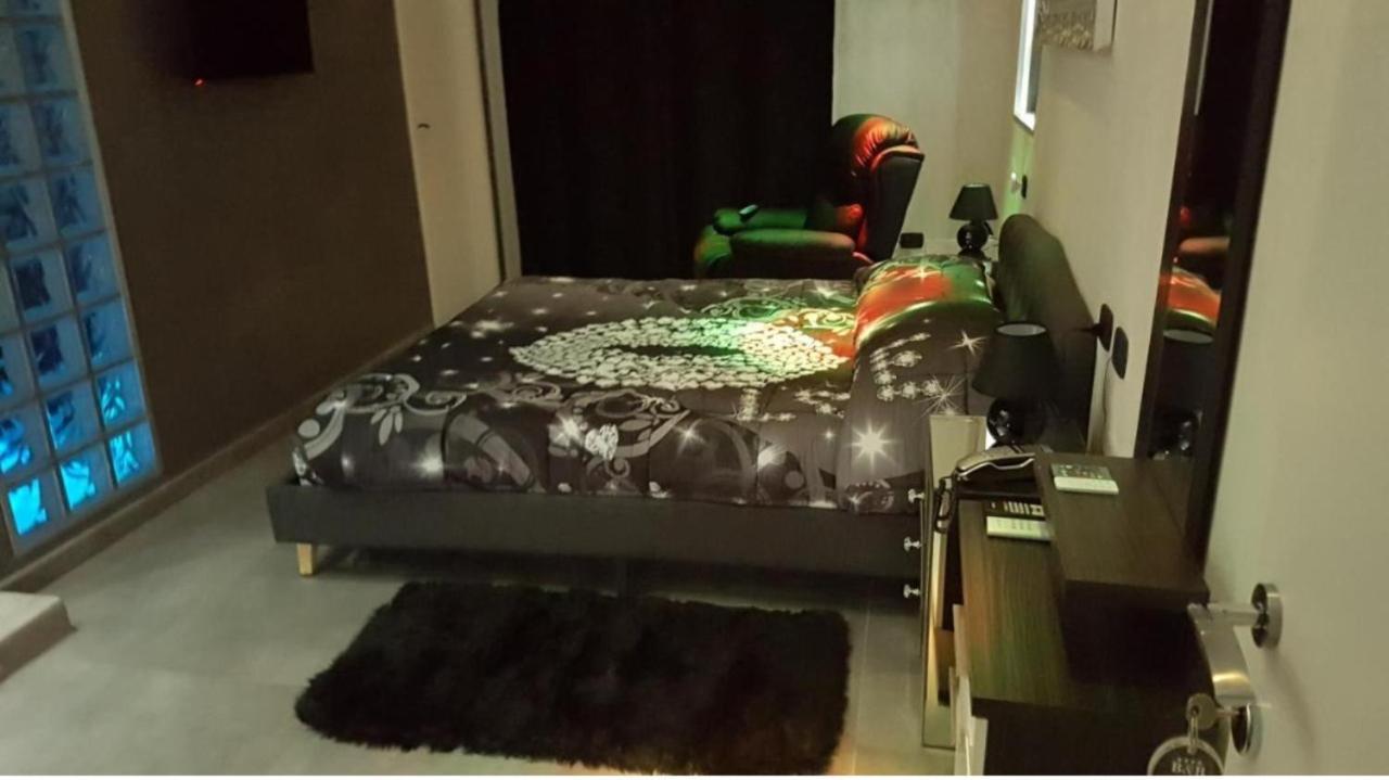 Hotel Taromy Наполи Екстериор снимка